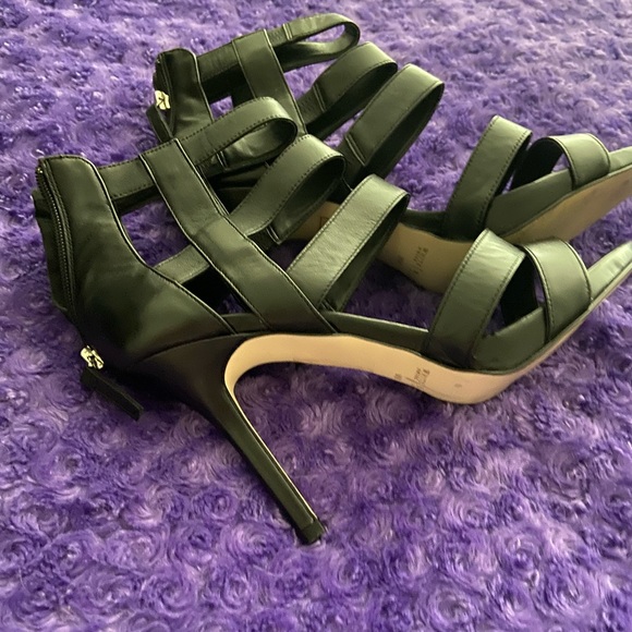 Like new only worse once black heels - Picture 3 of 4